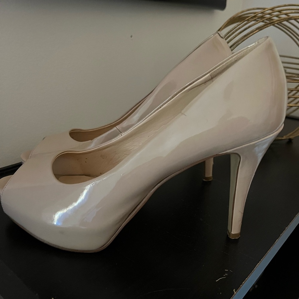 Nine West platform peep toe heel , heel height 4” slight wear as shown in pics